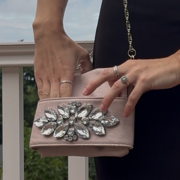 Elegant Purse with Crystal Embellishments and Silver Chain - Picture 4 of 7